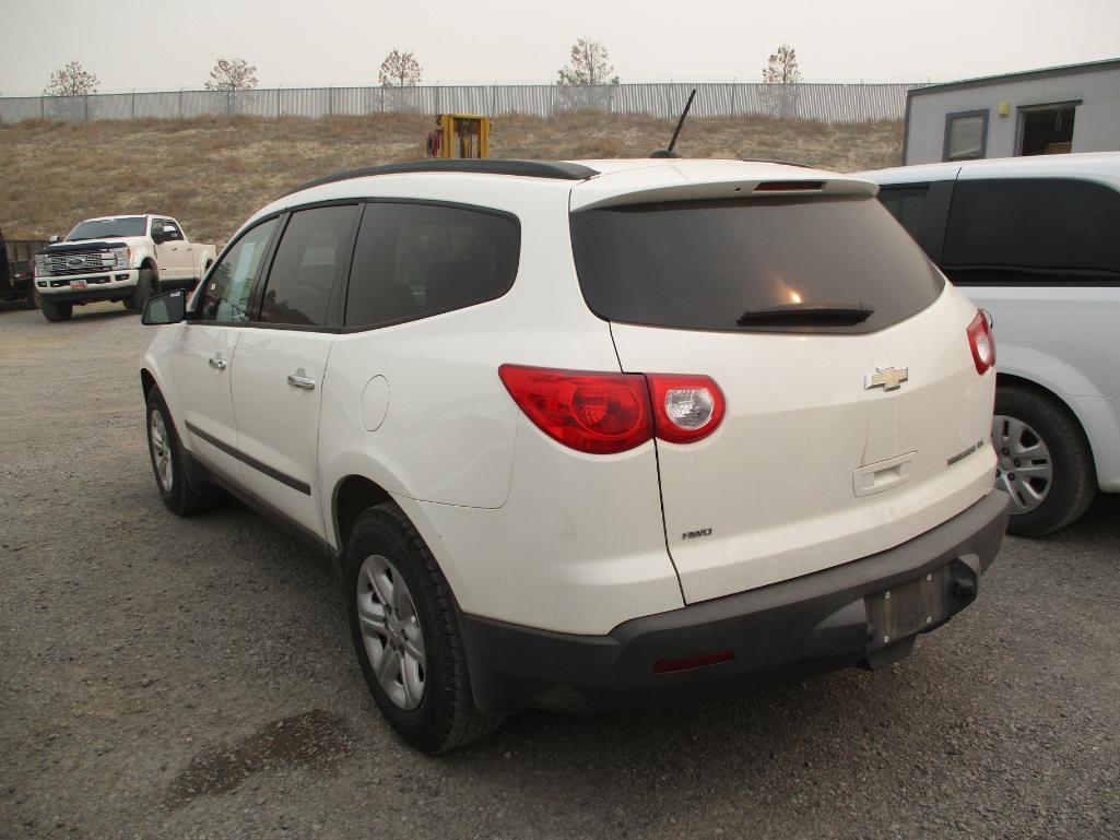 2010 CHEV TRAVERSE LS