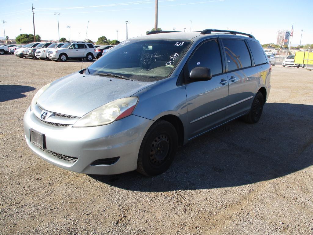 2008 TOYOTA SIENNA SE