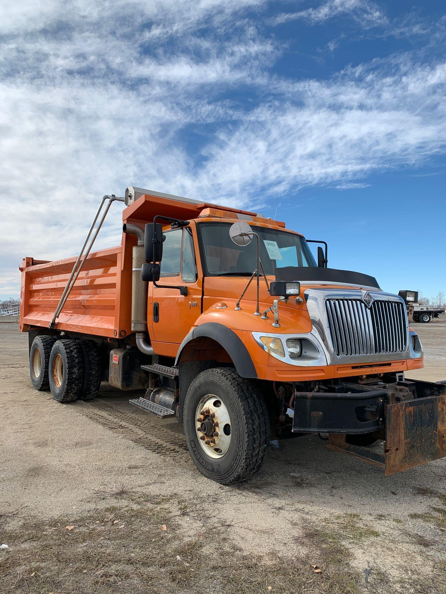 2004 INTL 7600 DUMP