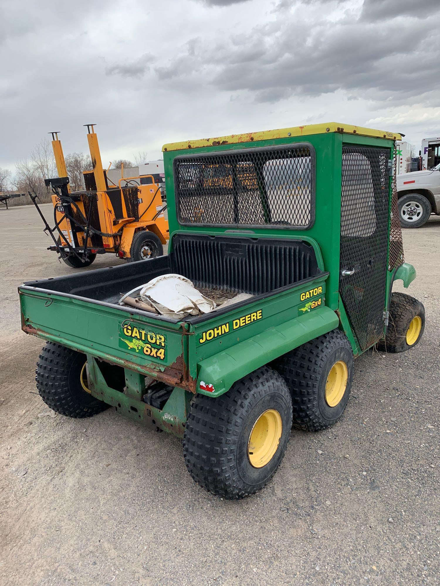 JOHN DEERE GATOR 6X4