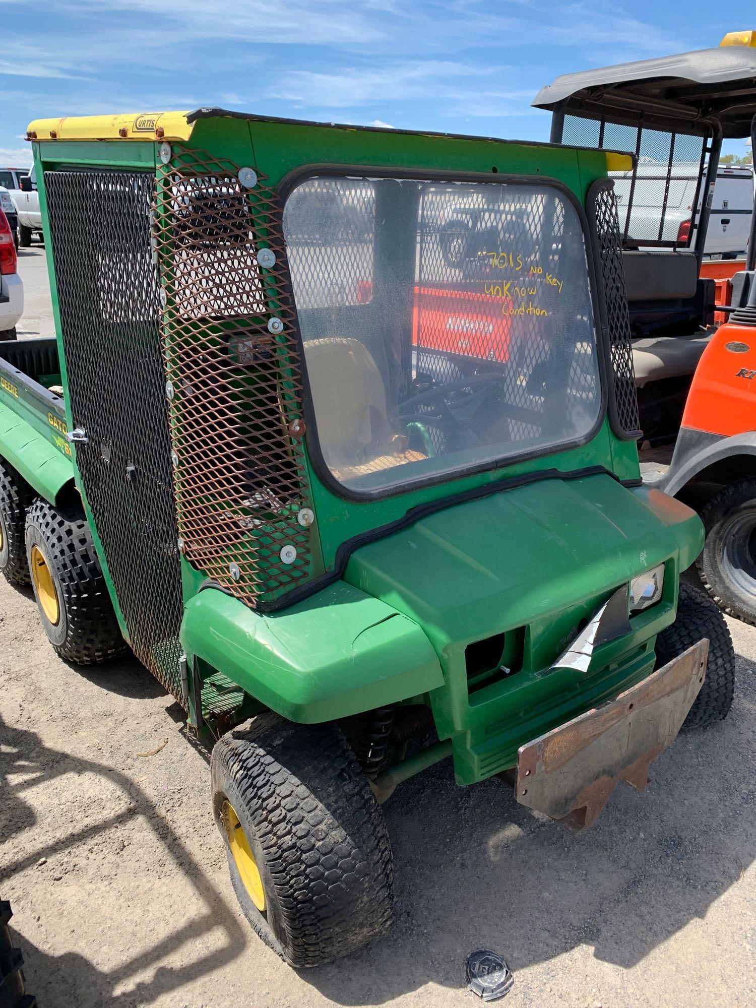 JOHN DEERE GATOR 6X4