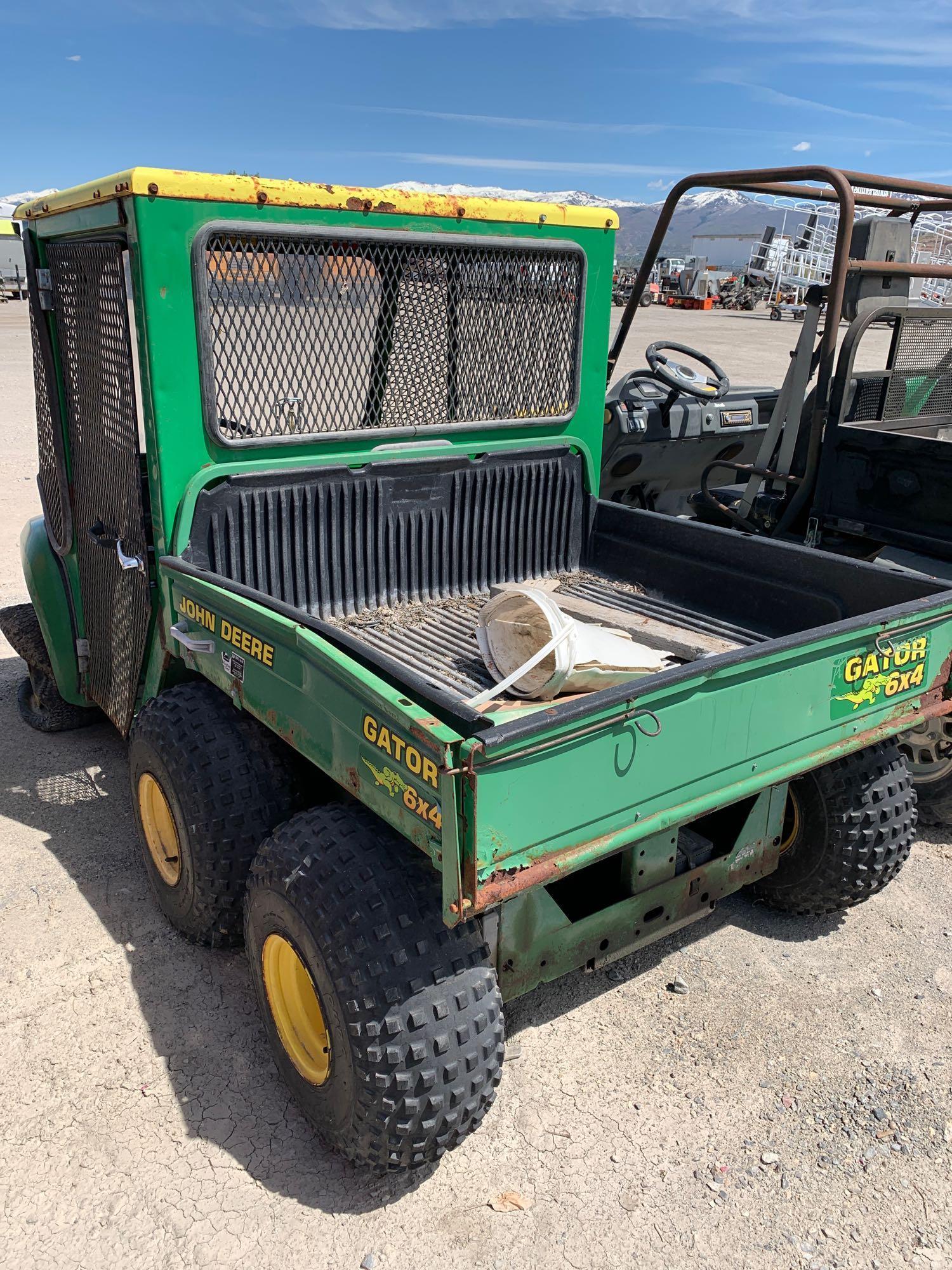 JOHN DEERE GATOR 6X4