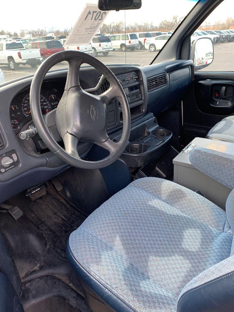 2000 CHEV EXPRESS VAN