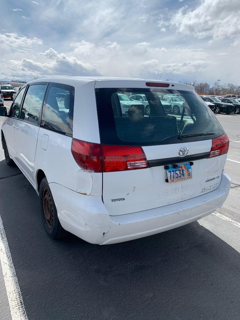 2005 TOYOTA SIENNA