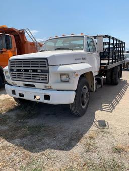 1983 FORD F700 FLATBED