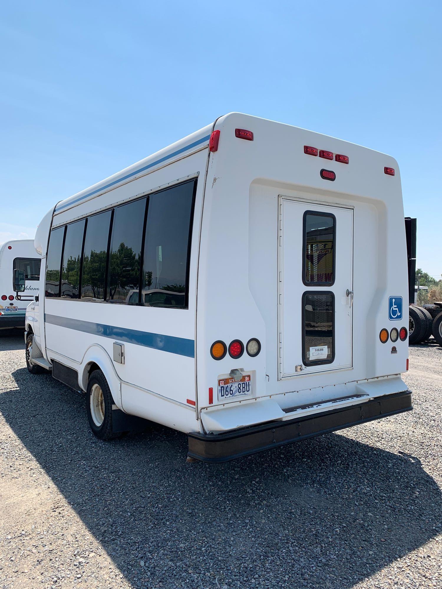 2013 FORD E450 SHUTTLE BS