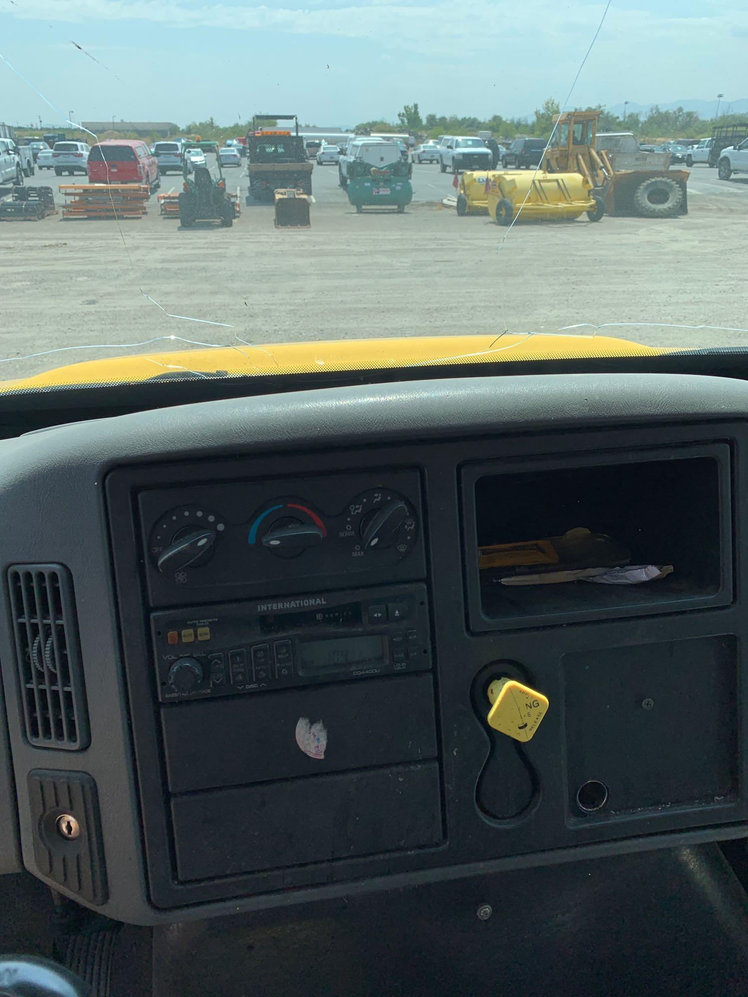 2004 INTL 4300