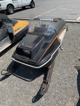 1983 YAMAHA SNOWMOBILE