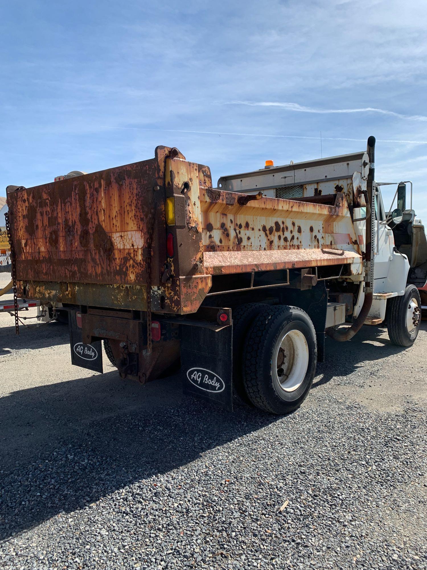 1995 FORD L8000 DUMP