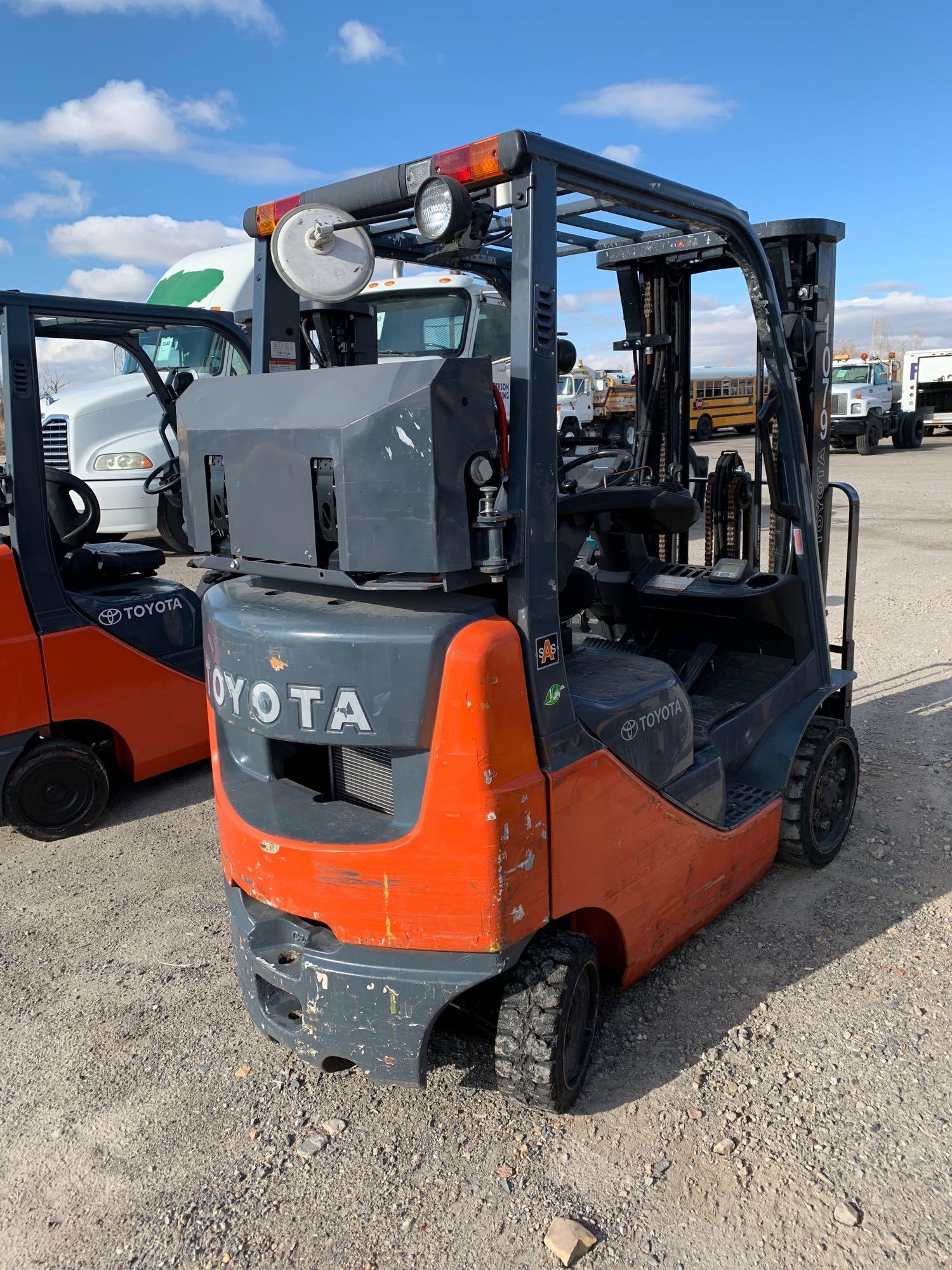 TOYOTA FORKLIFT