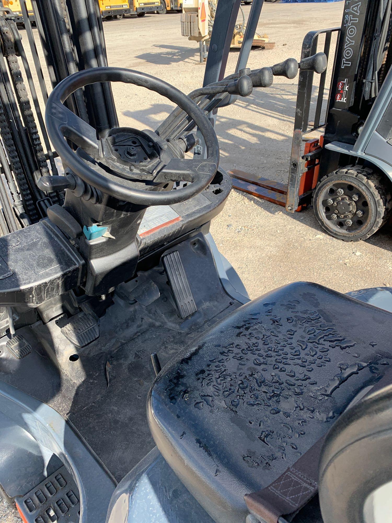 TOYOTA FORKLIFT