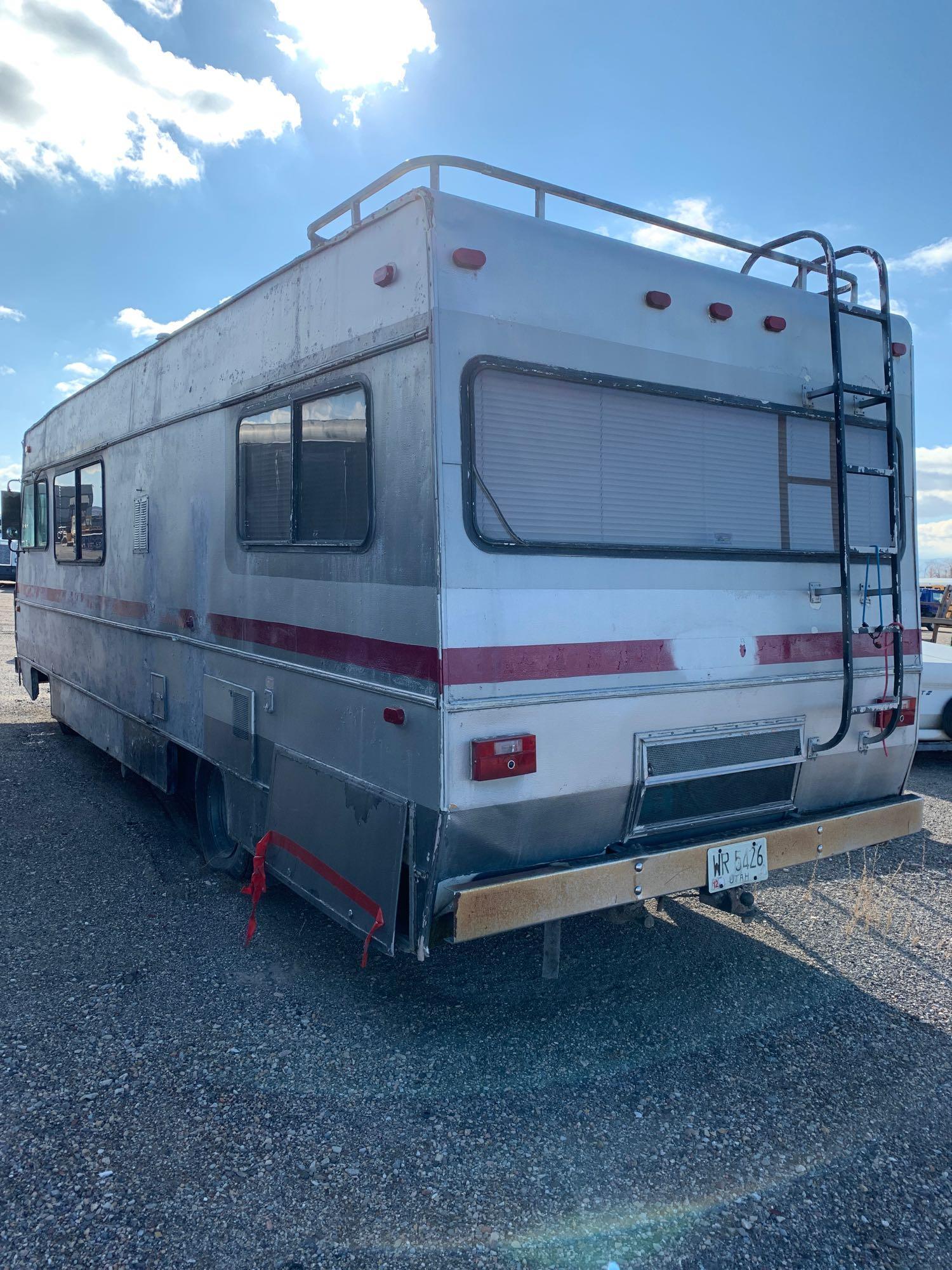 1976 FLEETWOOD MOTORHOME