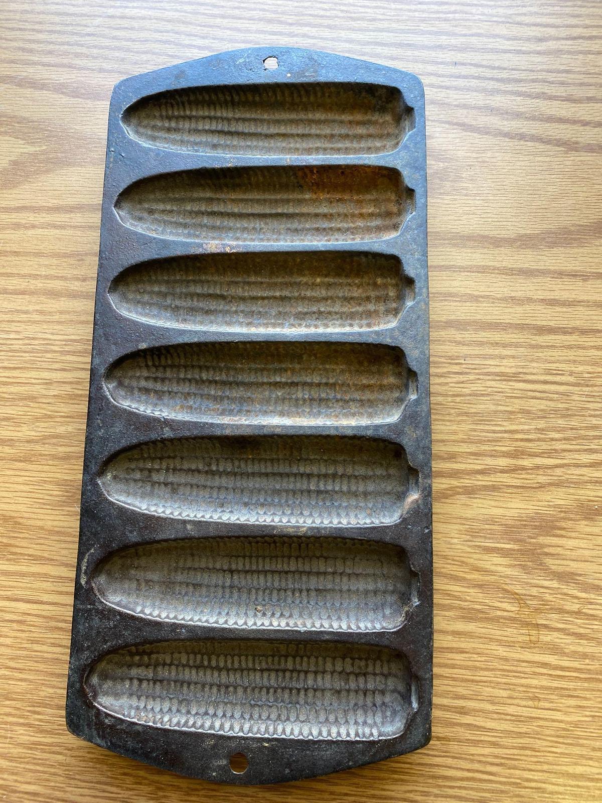 CAST IRON CORN BREAD MOLD