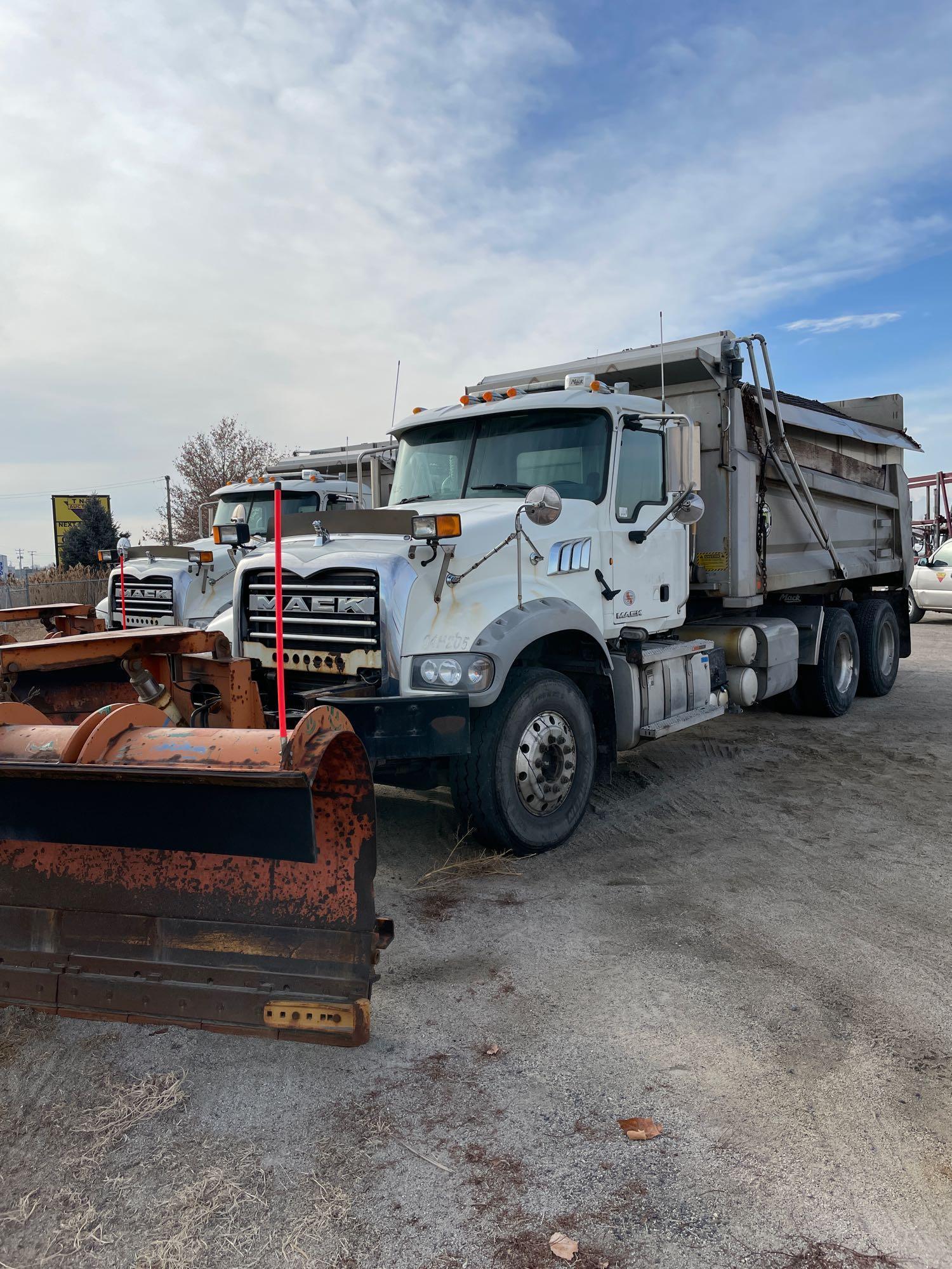 2012 MACK GRANITE DUMP