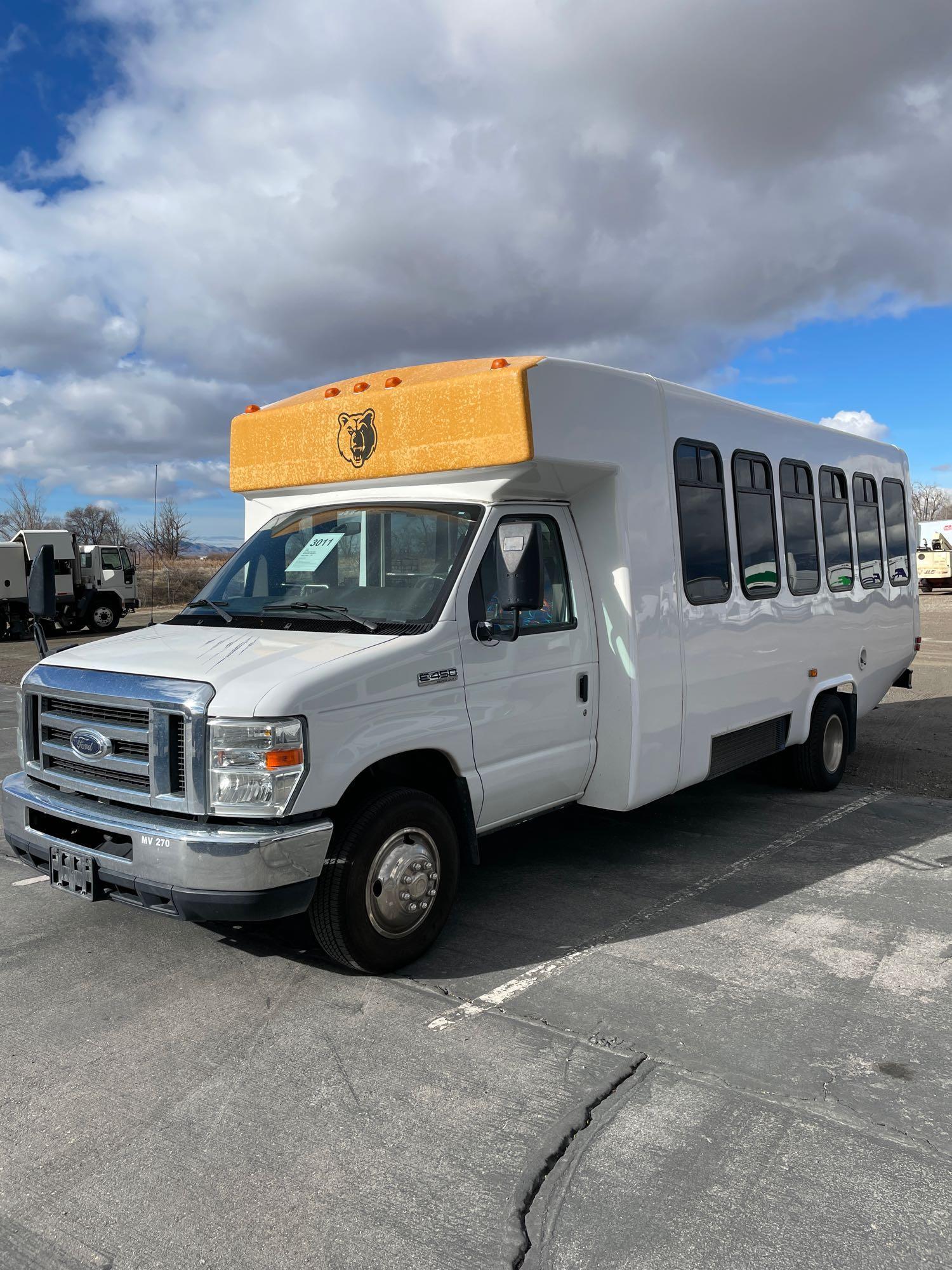 2009 FORD E450 SHUTTLE BS