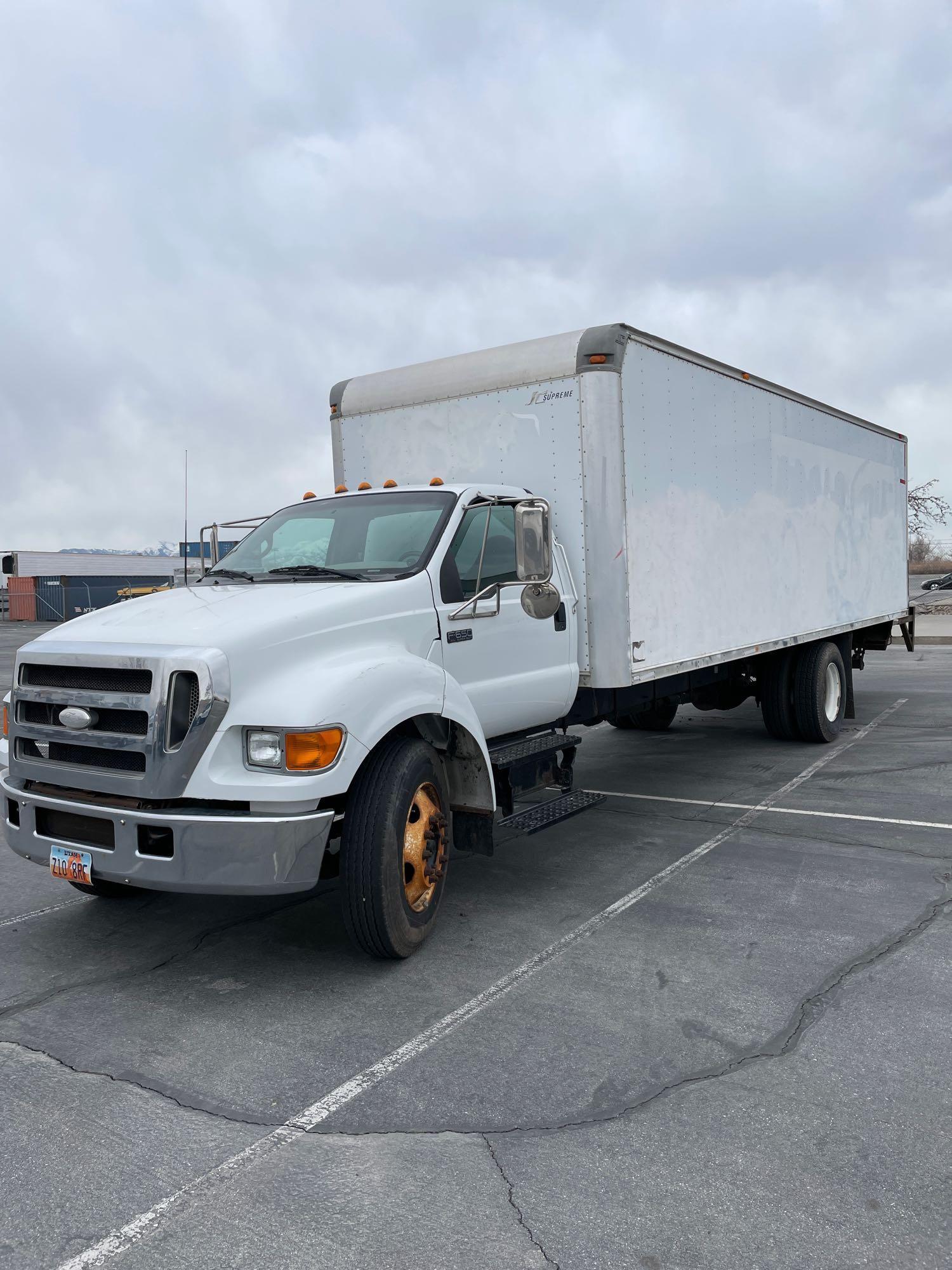 2006 FORD F650 26' BOX TRK