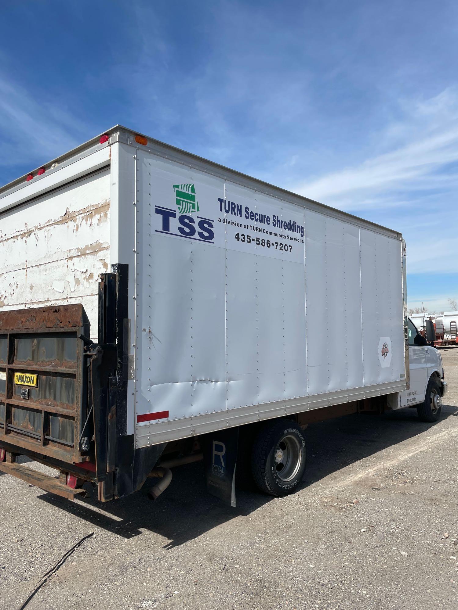 2005 CHEV 16' BOX TRUCK