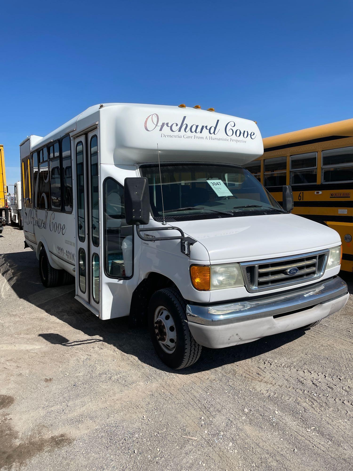 2003 FORD E450 SHUTTLE BS