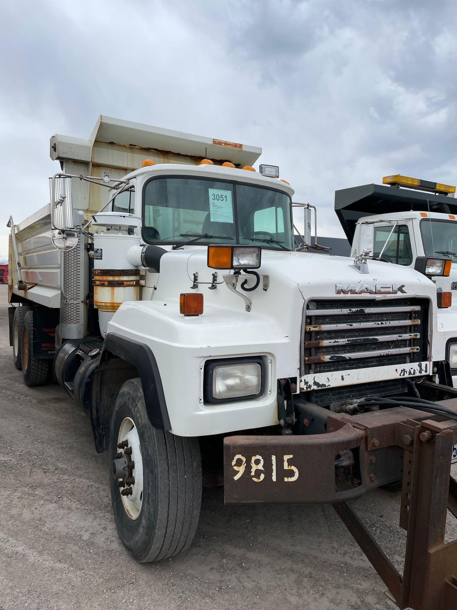 1998 MACK 688 DUMP