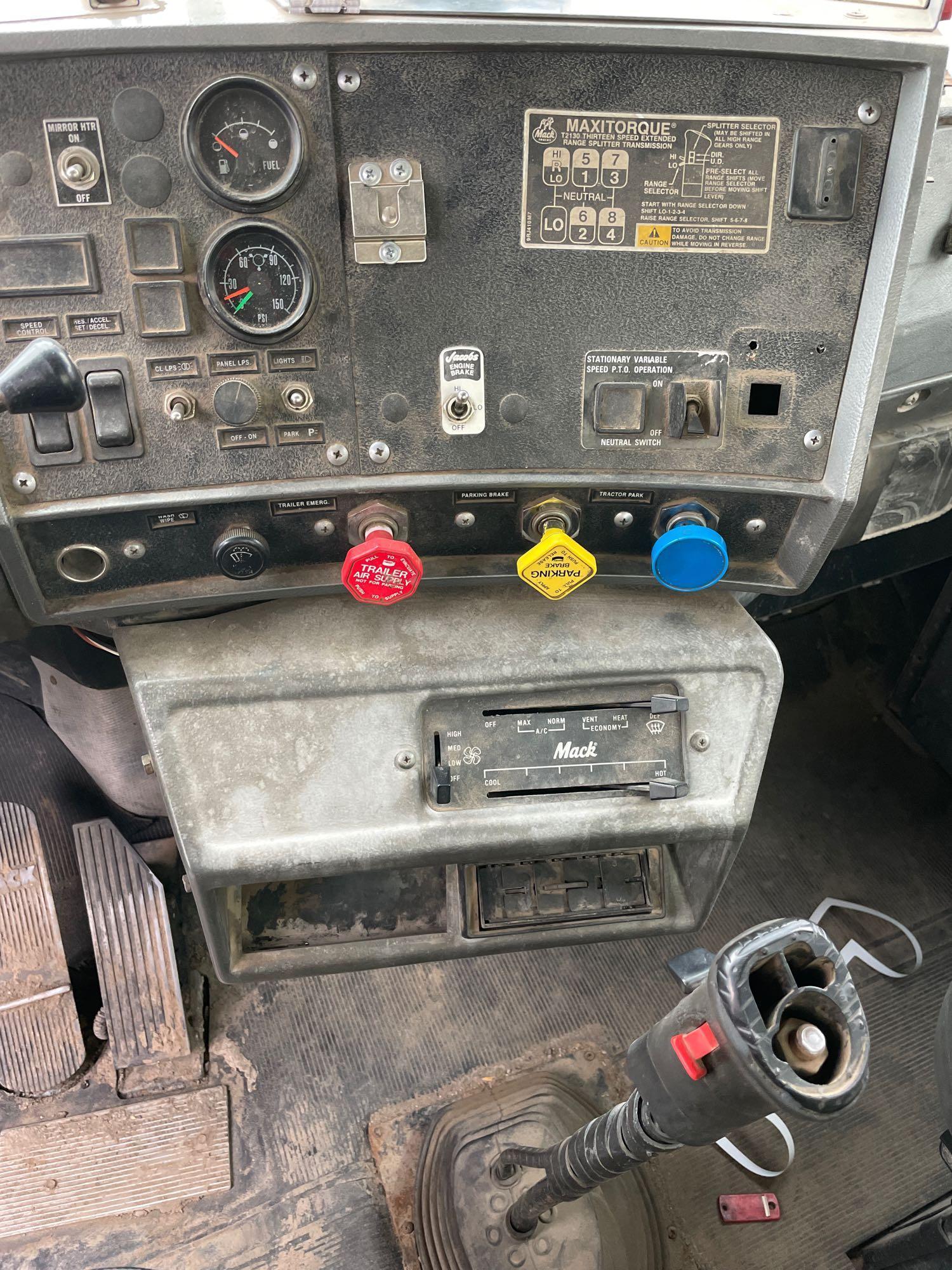 1998 MACK 688 DUMP