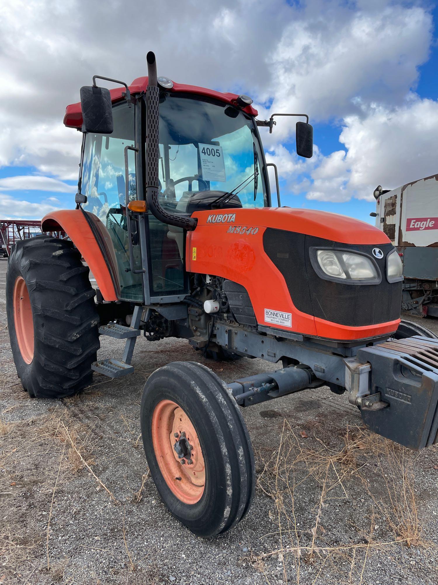 KUBOTA M8540 TRACTOR