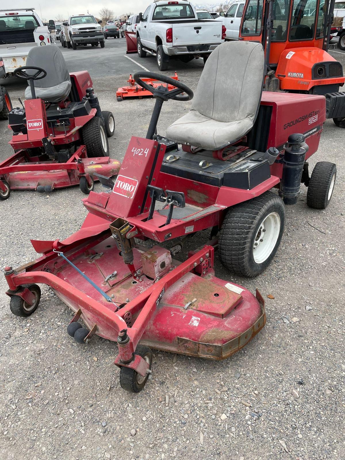 TORO 225 MOWER