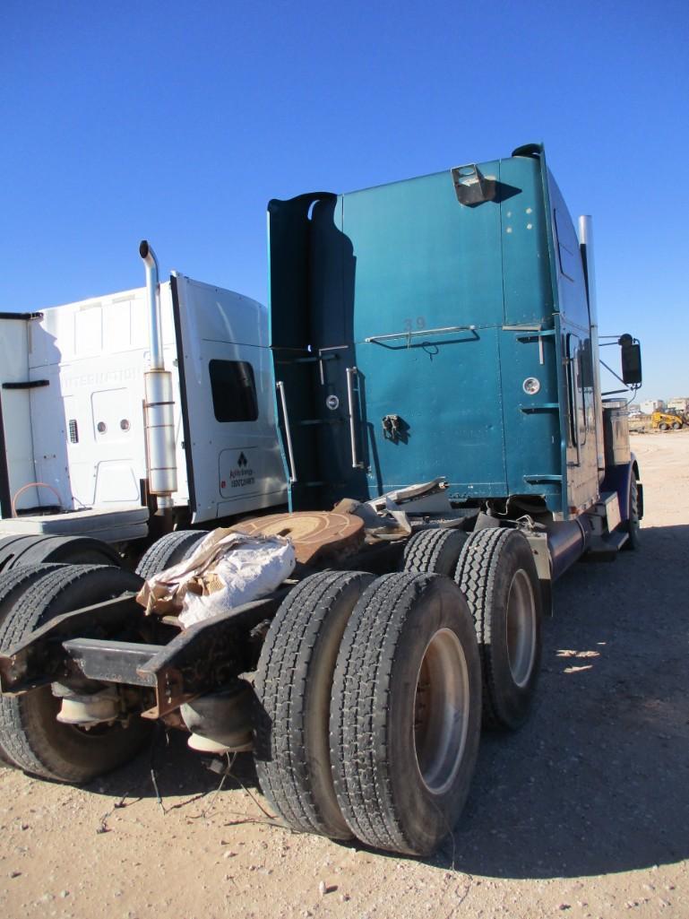 2001 Freightliner FLD132 XL Classic Truck, VIN # 1FUJAPBD81LF30223