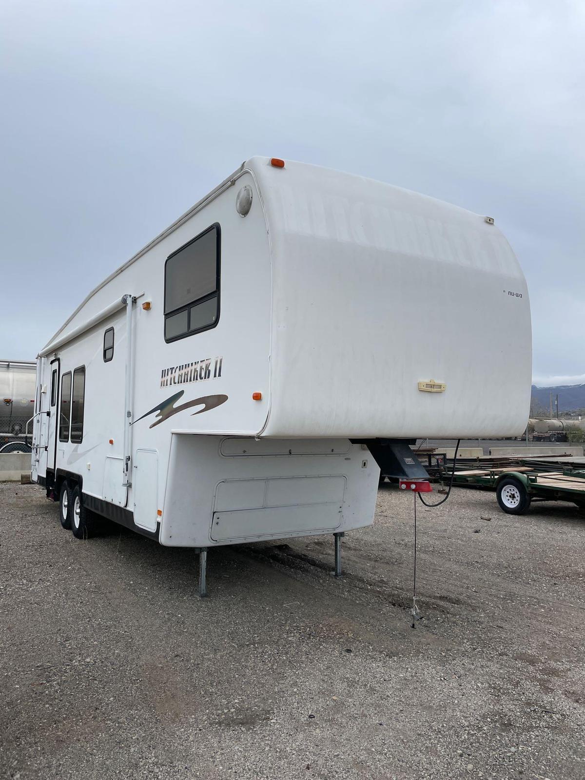 2001 HITCHHIKER II 5TH WHEEL