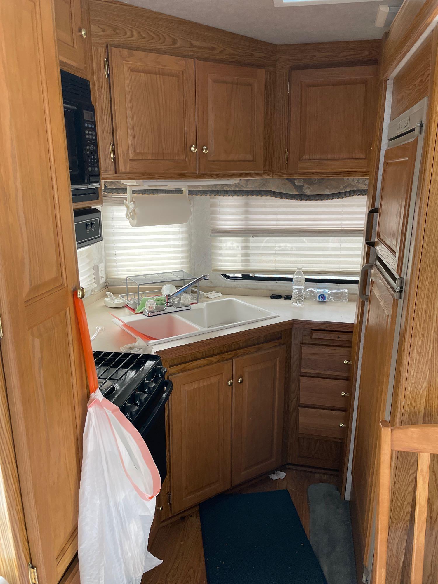 2001 HITCHHIKER II 5TH WHEEL