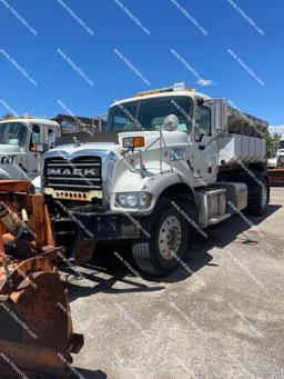 2013 MACK GRANITE HOOK TK