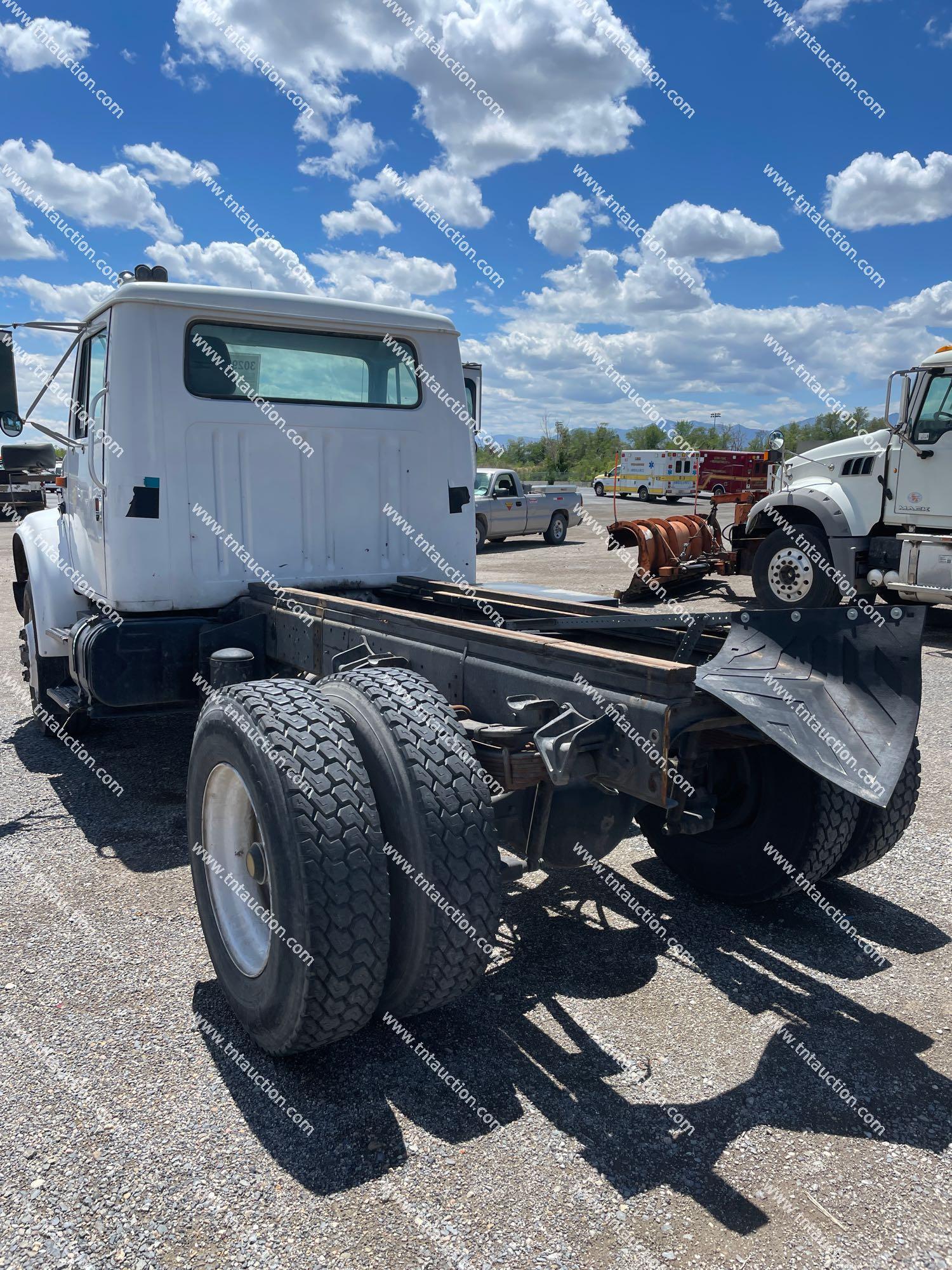 1990 INTL 4900 CAB & CHAS