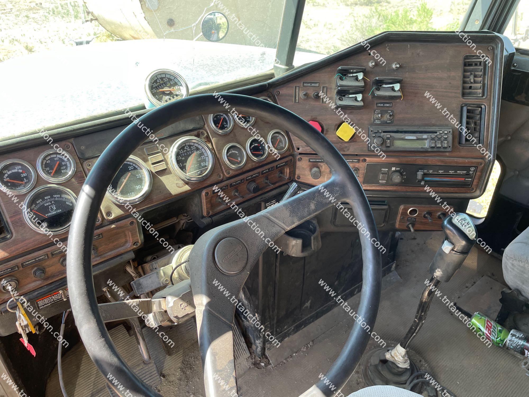 2001 FREIGHTLINER FLD132XL