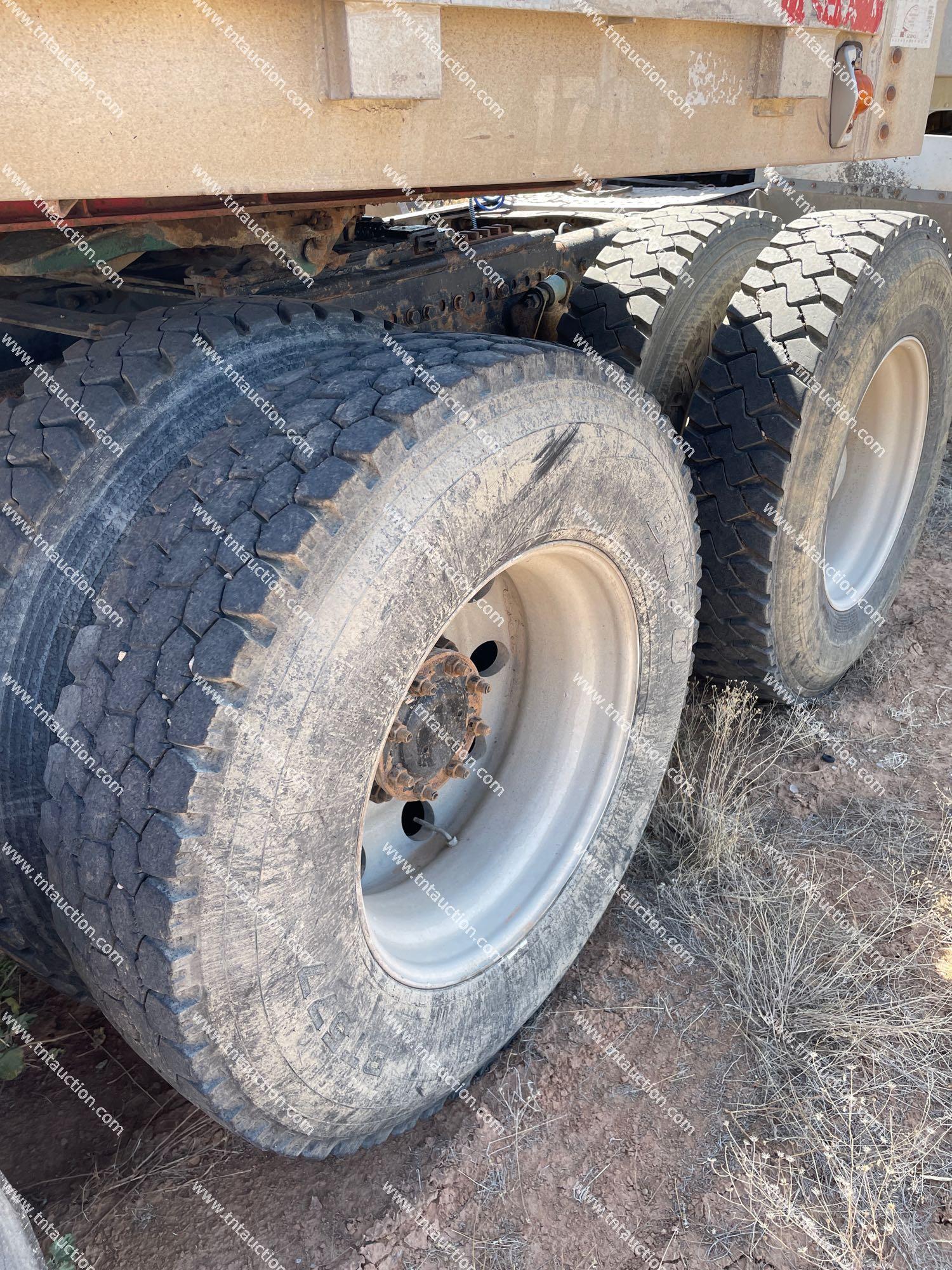 2001 FREIGHTLINER FLD132XL