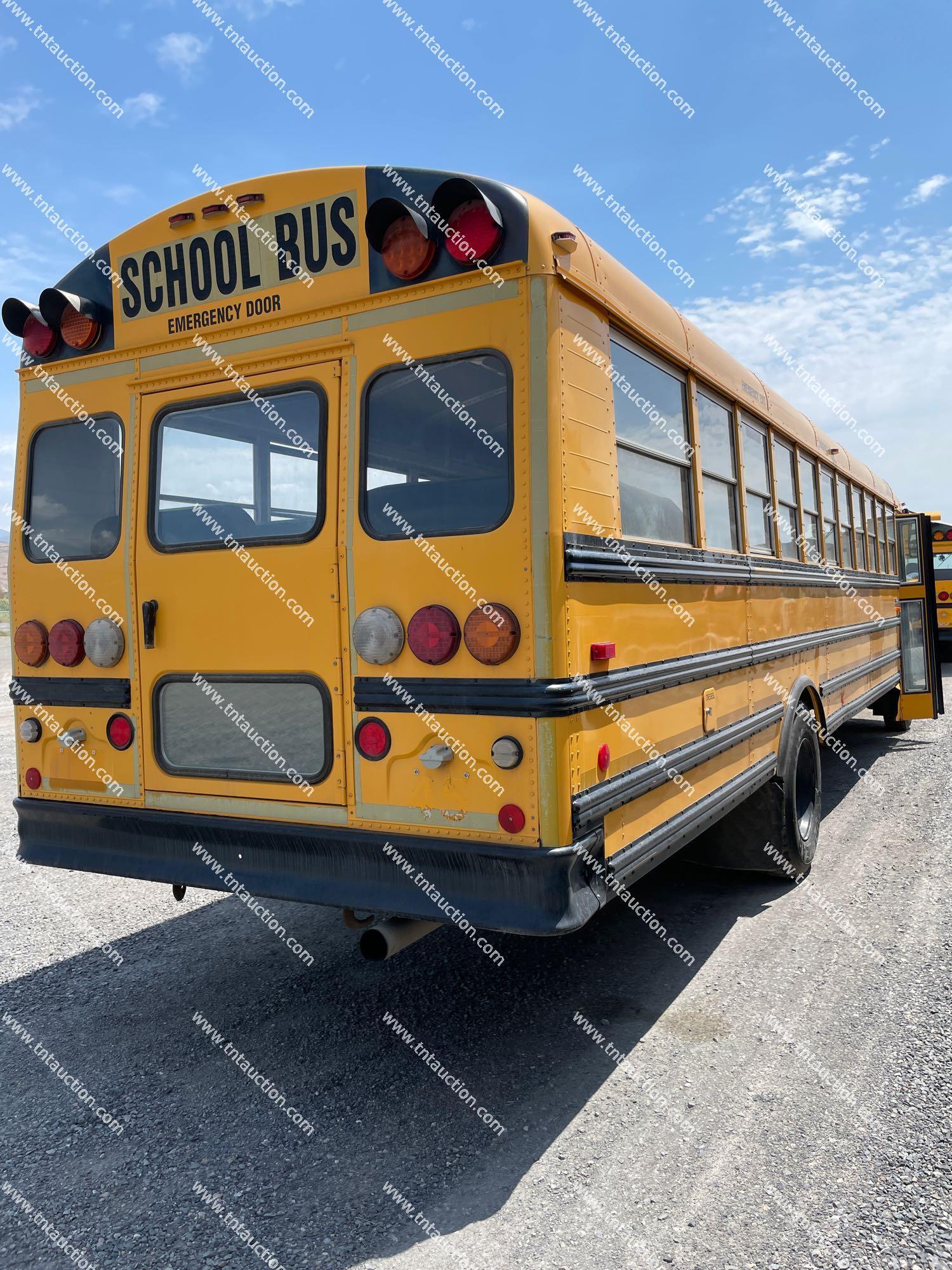 2004 FREIGHTLINER 72 PASS BUS