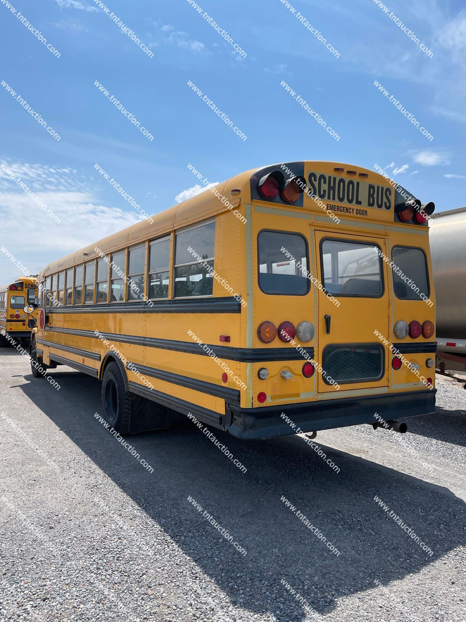 2004 FREIGHTLINER 72 PASS BUS