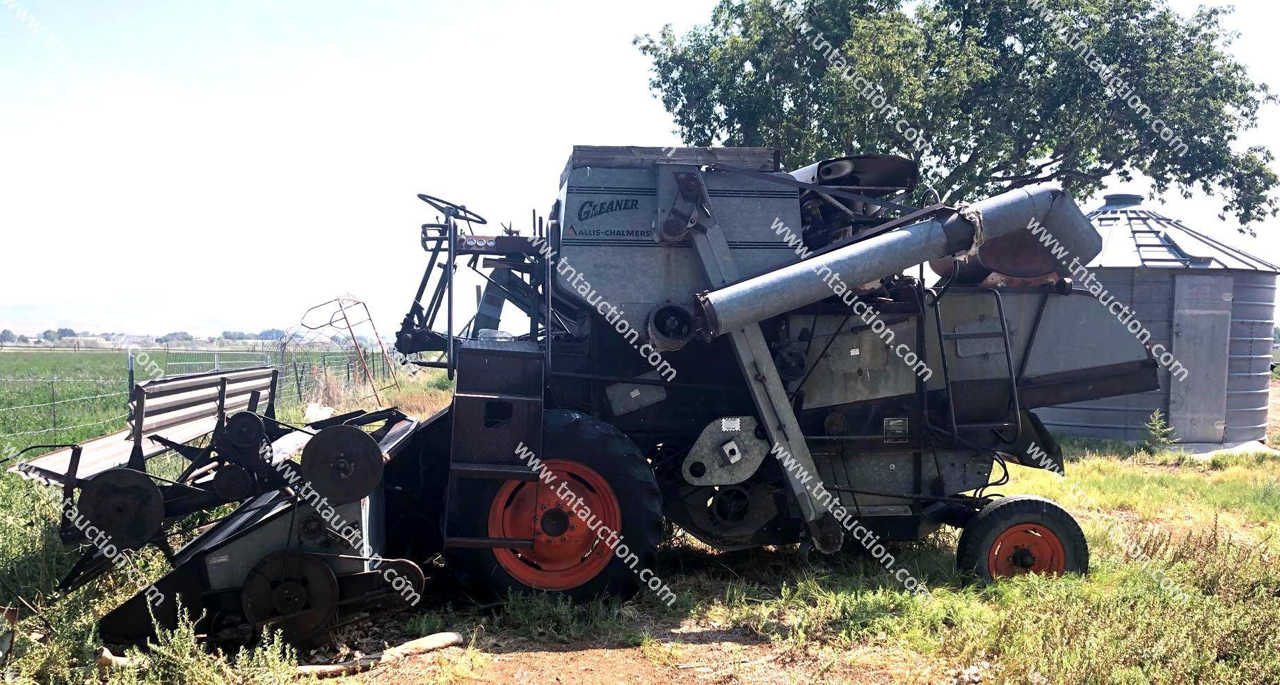 ALLIS-CHALMERS GLEANER COMBINE