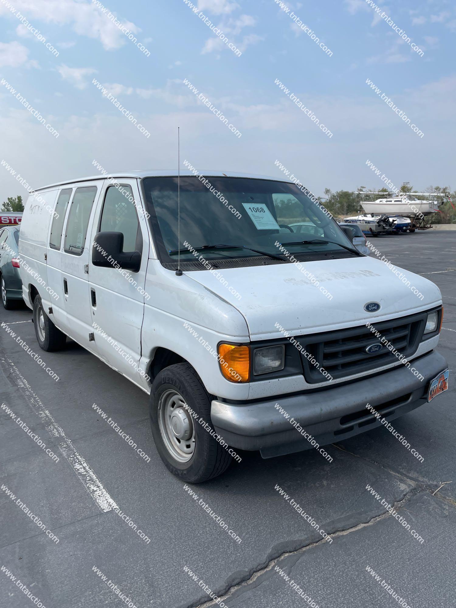 2005 FORD E150 UTILITY