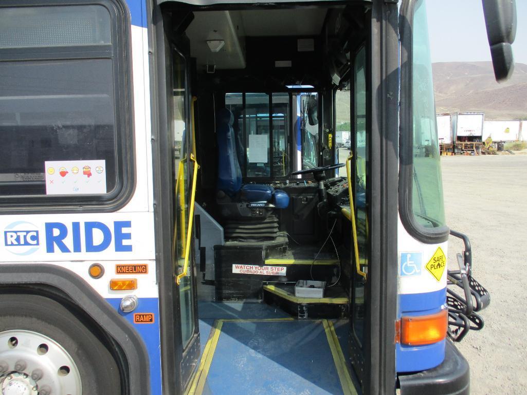 2004 GILLIG G29D102N4 BUS