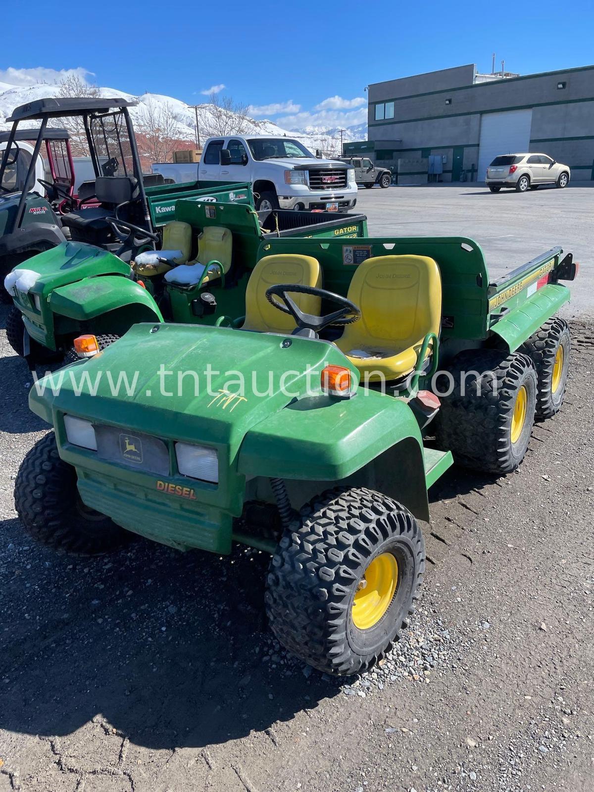 JOHN DEERE GATOR