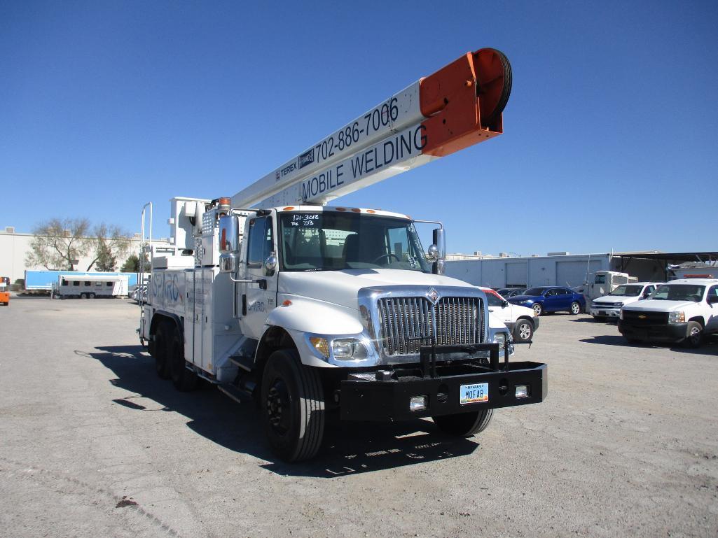 2003 INTL 7400 BUCKET TRUCK