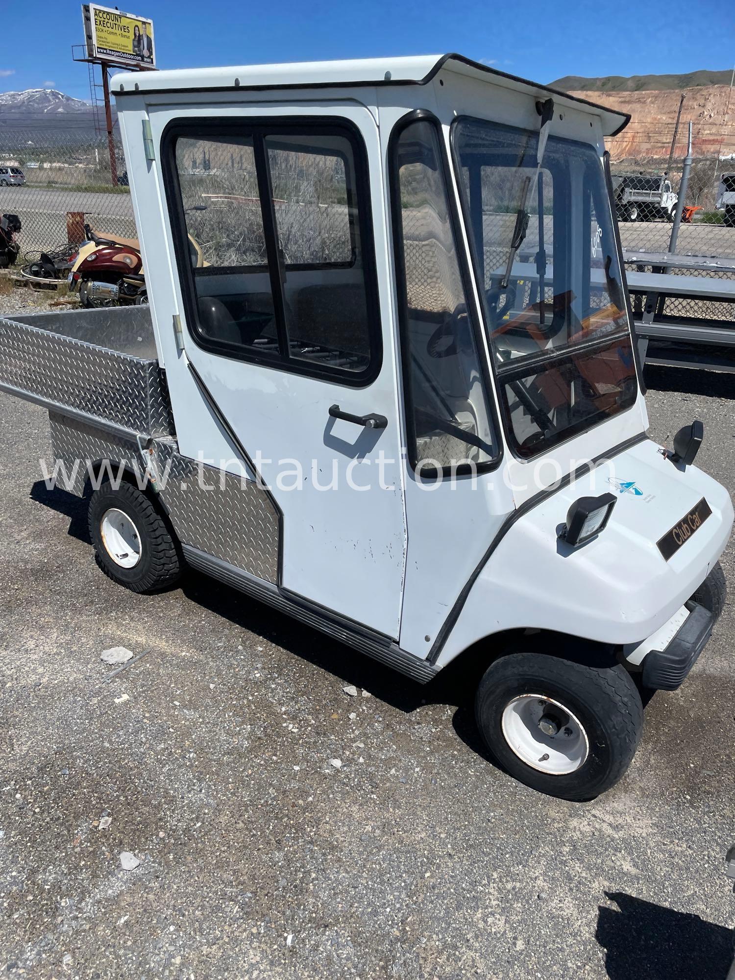 CLUB CAR GOLF CART