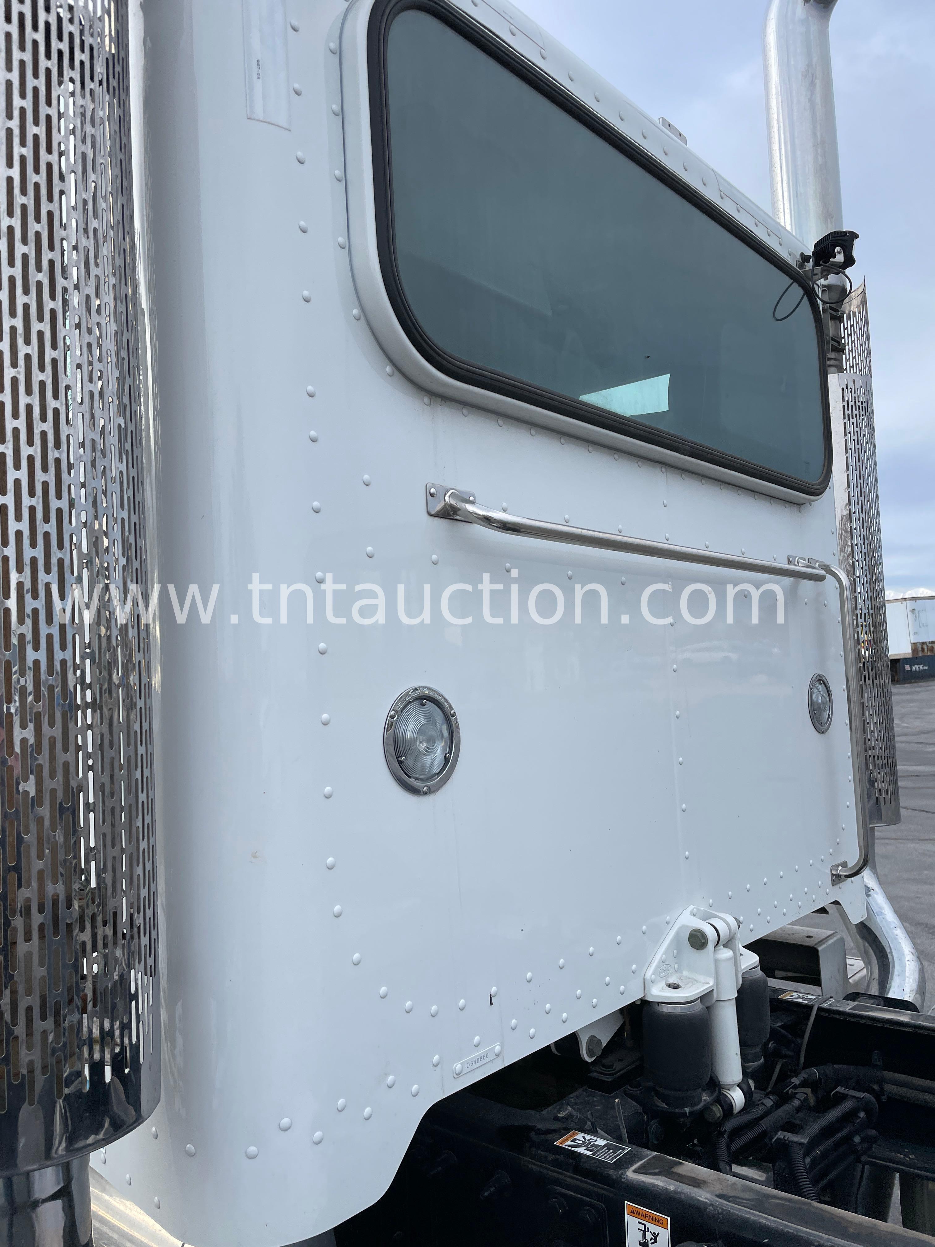 2020 Peterbilt 389