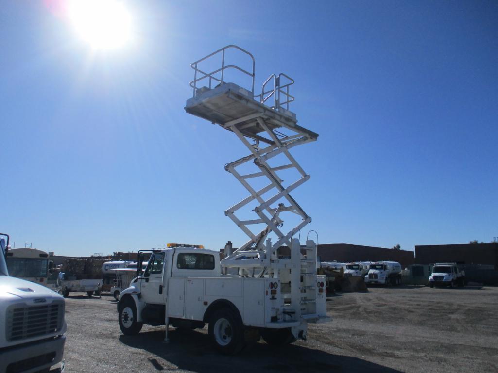 2007 Intl 4300 SBA Man Lift