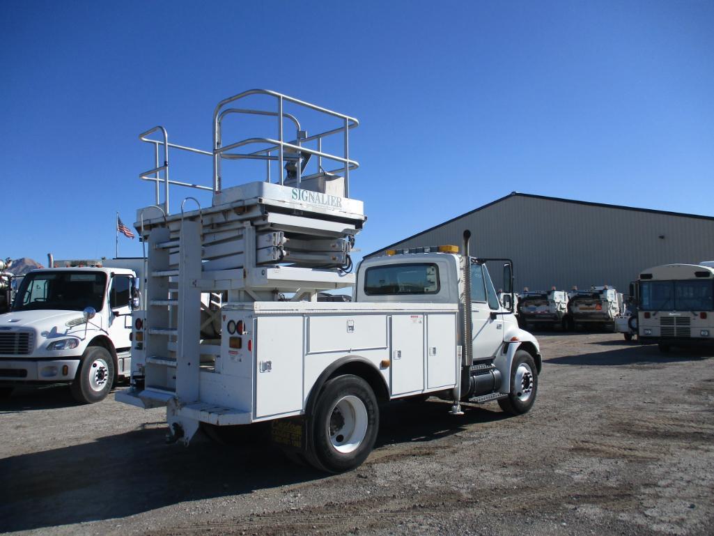 2007 Intl 4300 SBA Man Lift