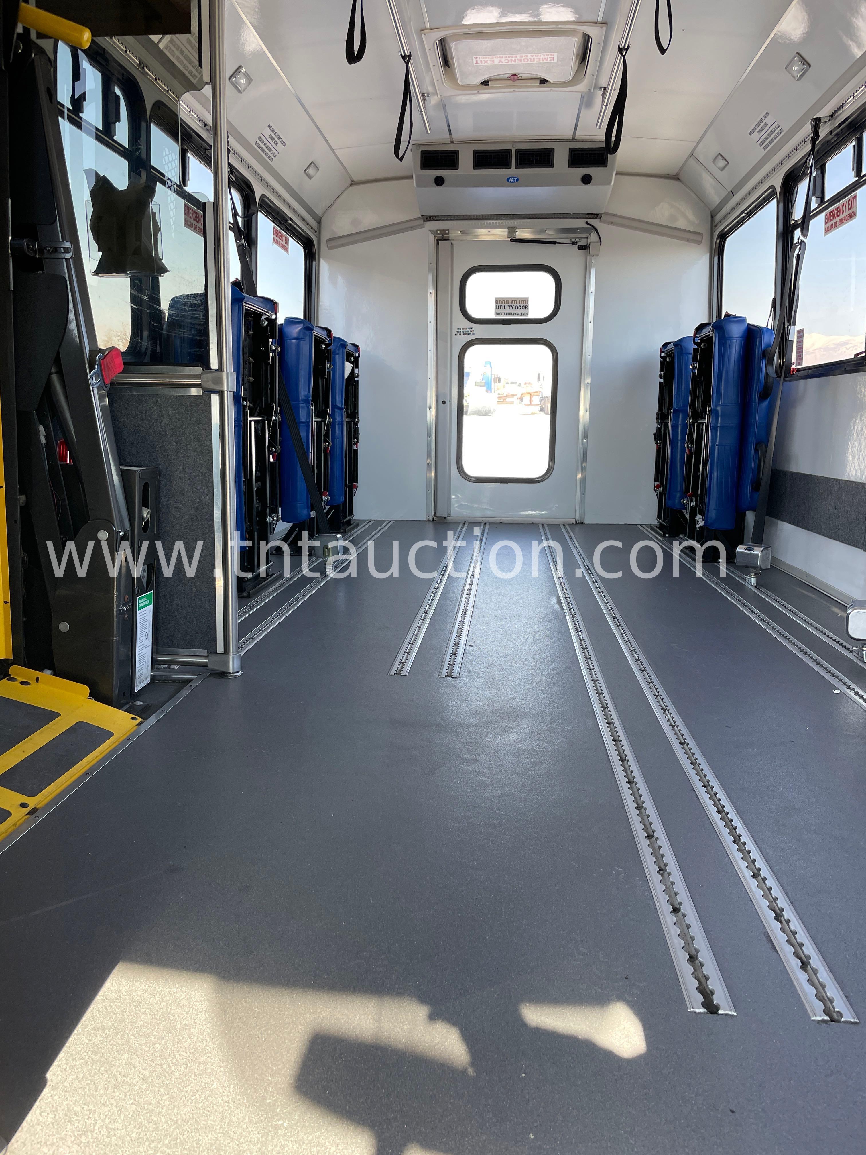 2013 Chev 4500 Bus