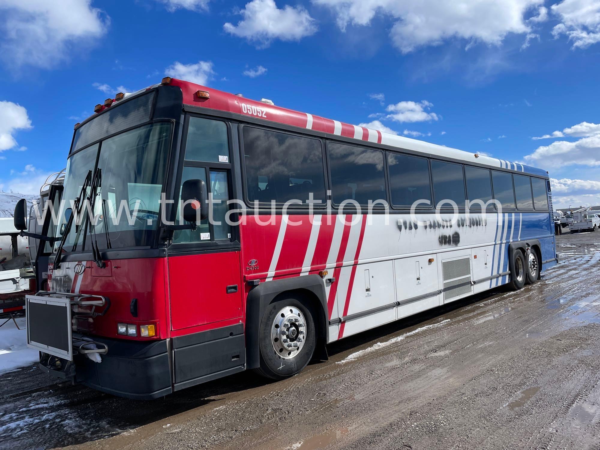 2006 Motor Coach D4500 Bus