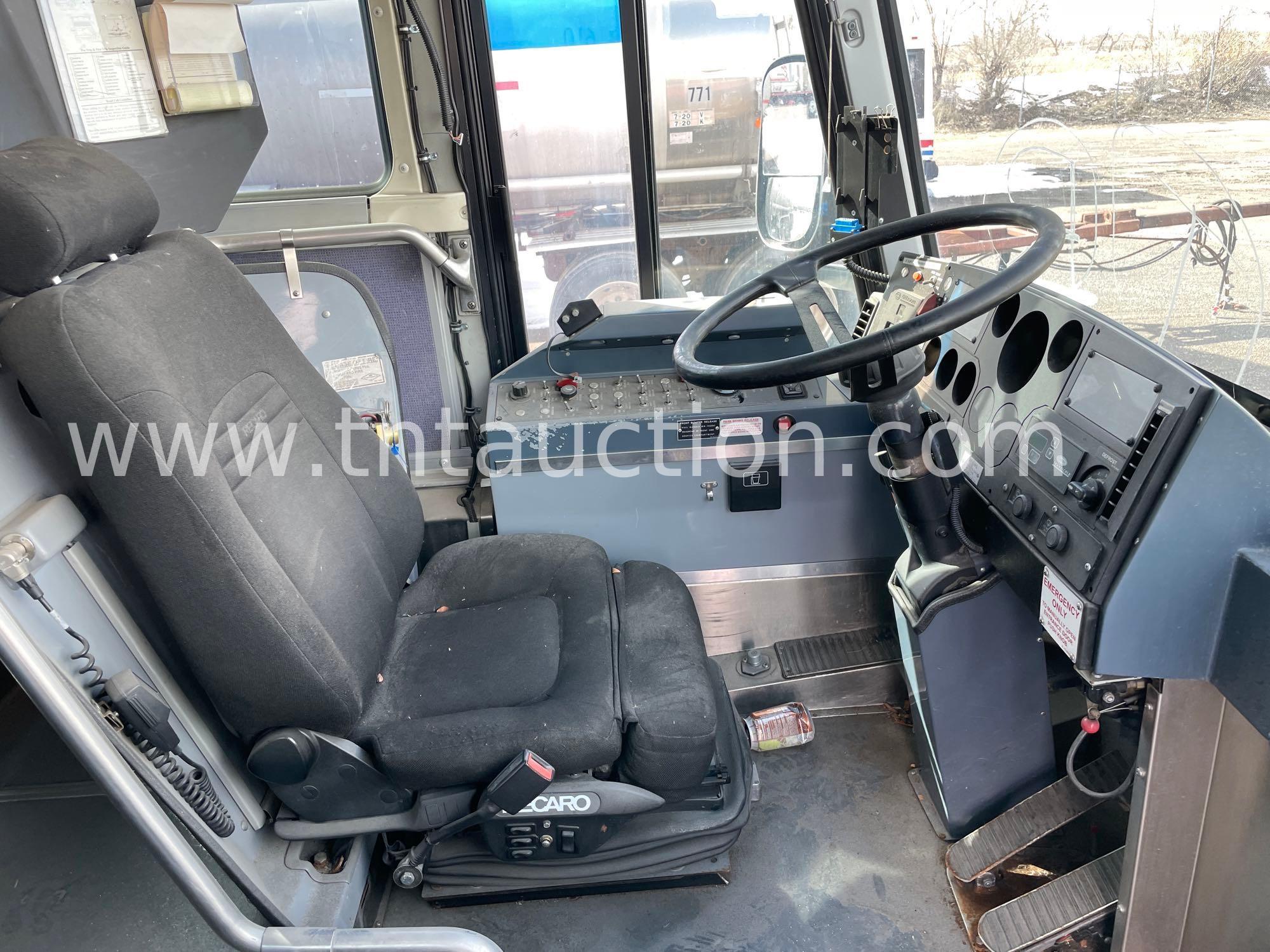 2006 Motor Coach D4500 Bus
