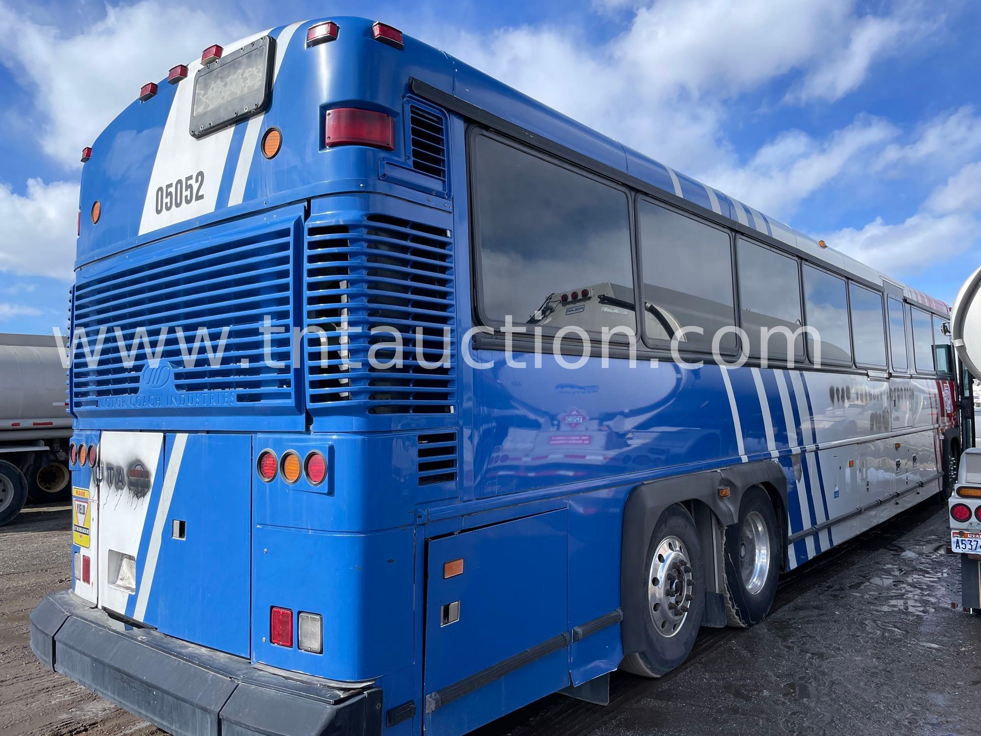 2006 Motor Coach D4500 Bus