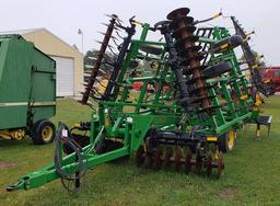 John Deere 726 soil finisher