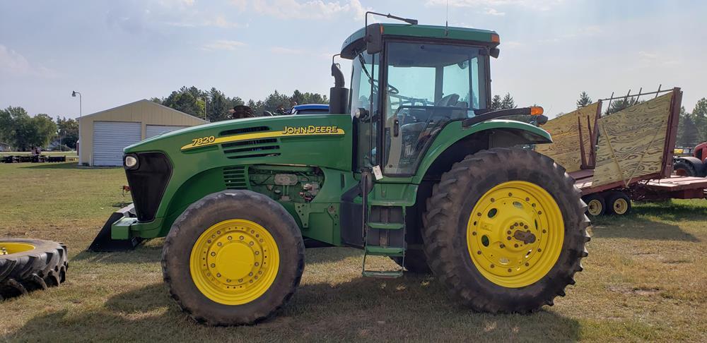 John Deere 7820